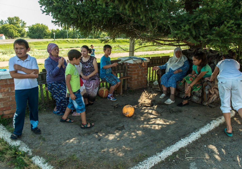 Смотря, как беспечно играют дети, может показаться, что в семье Кабылбаевых нет строгих правил и порядков. Но это только кажется.