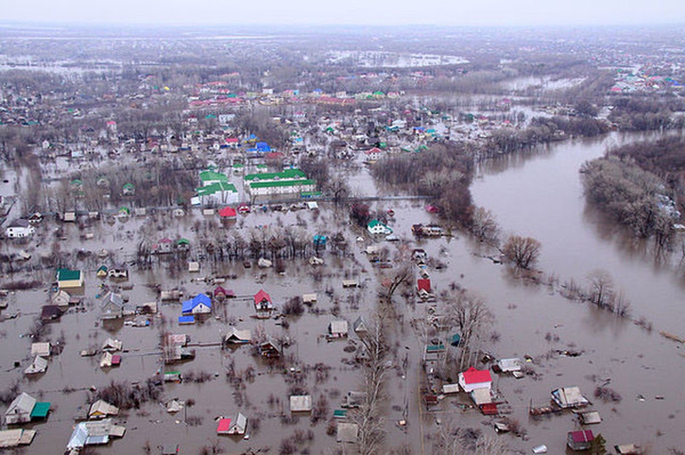 Паводок в Уральске. Фото пресс-службы МЧС РК