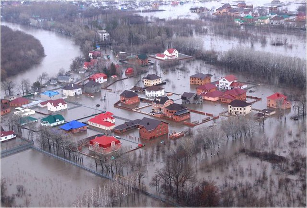 Паводок в Уральске. Фото пресс-службы МЧС РК