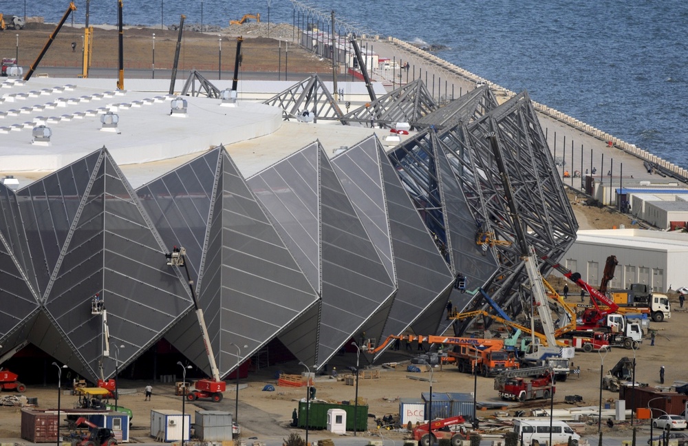 Реконструкция Crystal Hall, арены, на которой пройдет финальный концерт конкурса "Евровидение" в Баку. Фото REUTERS/Osman Karimov©