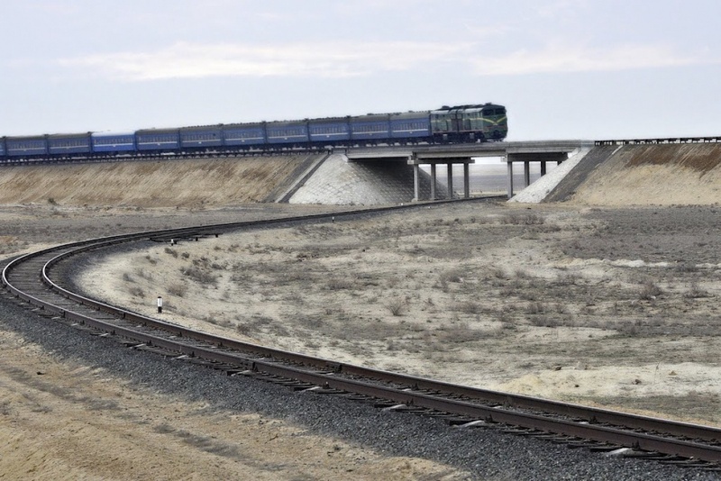 Пассажирский поезд в пути. Фото с сайта railways.kz