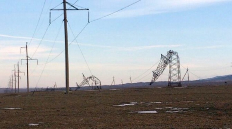 Опоры ЛЭП после урагана в Жамбылской области. Фото ©Антон Акулов