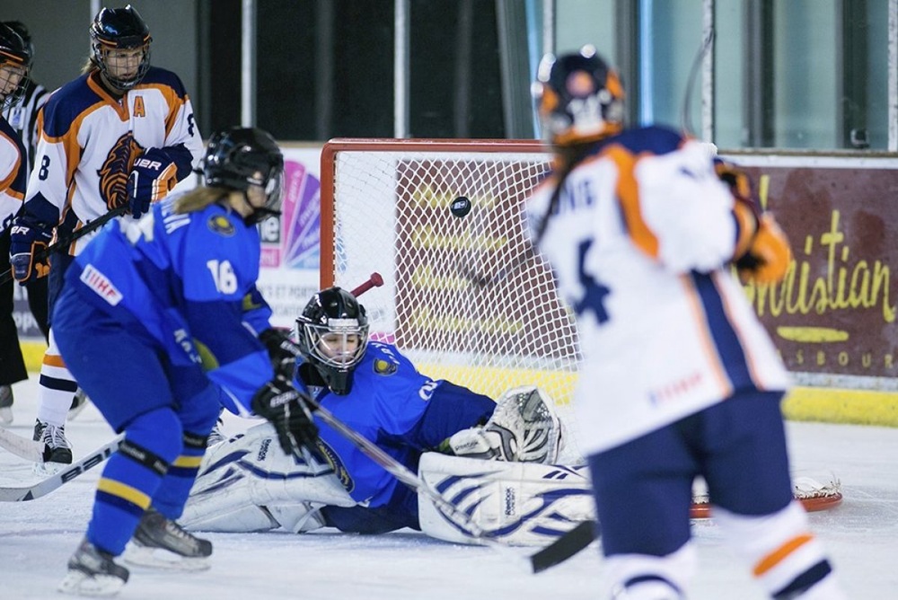 Эпизод матча "Казахстан" - "Нидерланды". Фото с сайта iihf.com