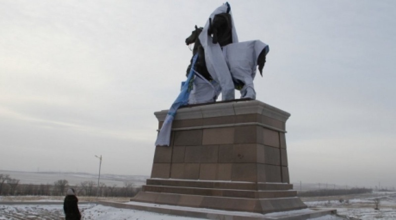 Памятник Кабанбай батыру на въезде в Усть-Каменогорск. Фото yk-news.kz