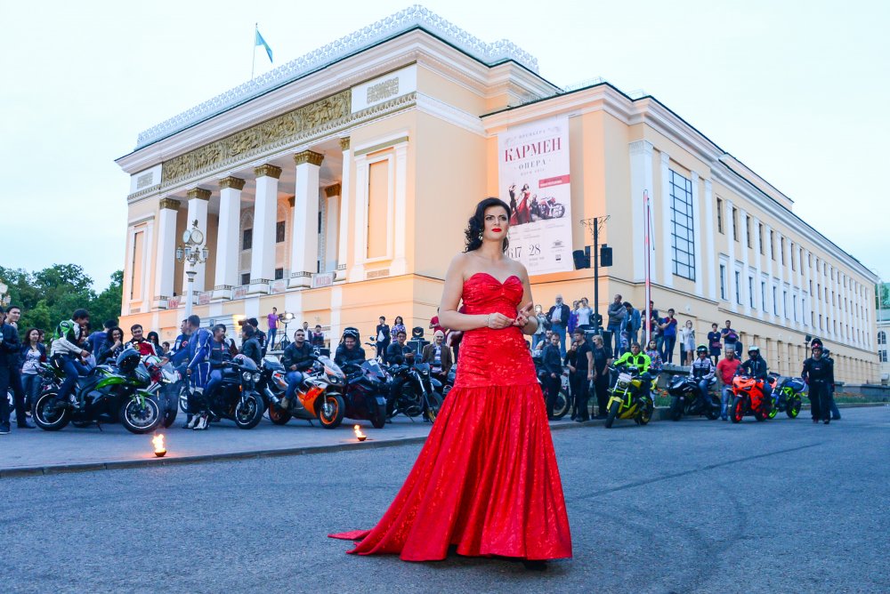 Оксана Давыденко в роли Кармен. Фото предоставлено Казкоммерцбанком