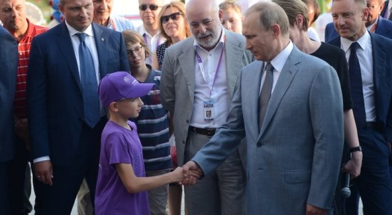 Владимир Путин и 11-летний Денис. © ria.ru