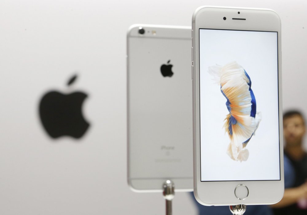 iPhone 6S. Фото © REUTERS