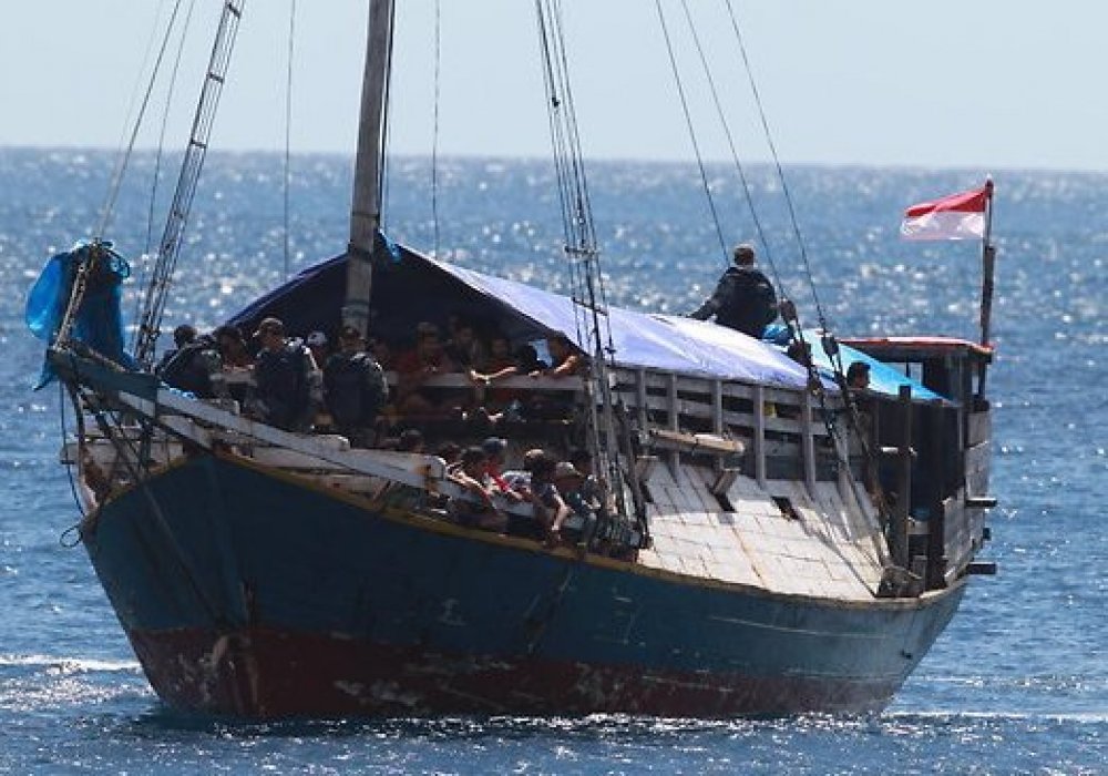 Лодка с беженцами. Фото с сайта www.dailytelegraph.com.au.