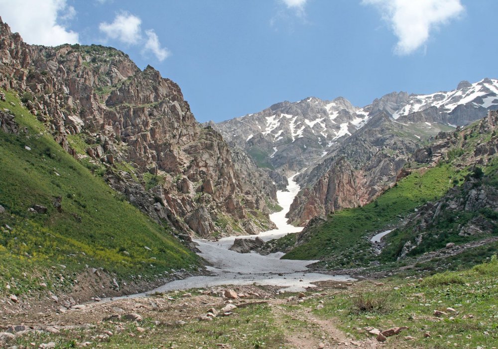 Ущелье Аксай. Фото с сайта kailash.ru