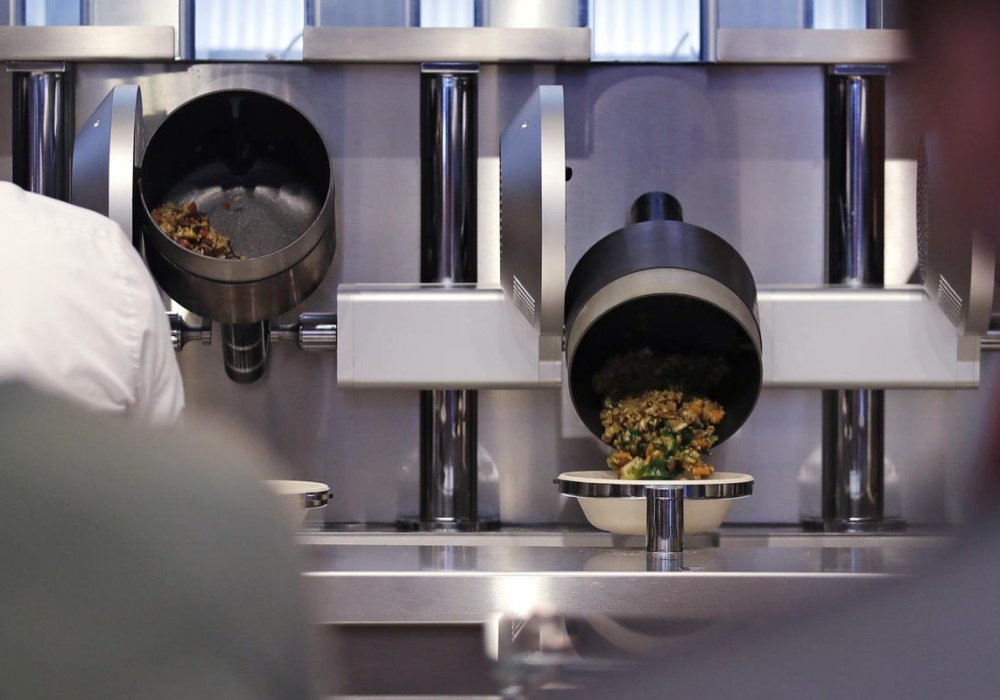 Кадр из видео In Boston, These Robots Are Now Serving Up $8 Salads and Bowls