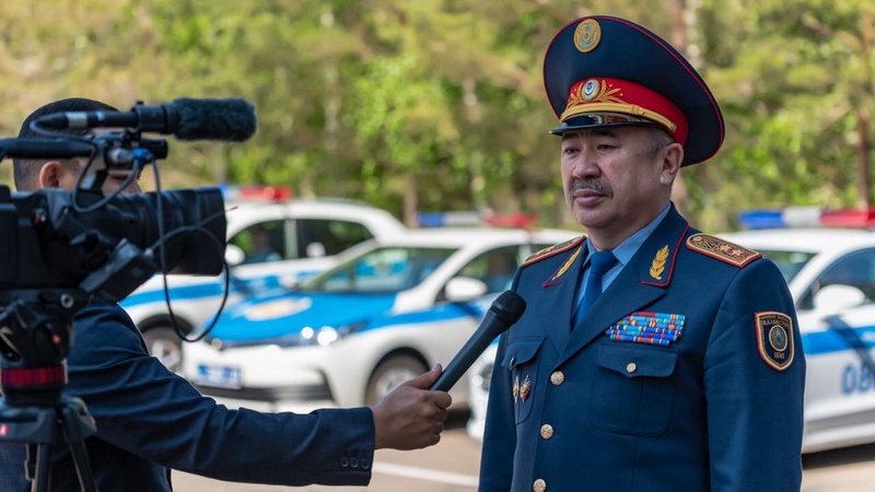 Министр внутренних дел Ерлан Тургумбаев.  