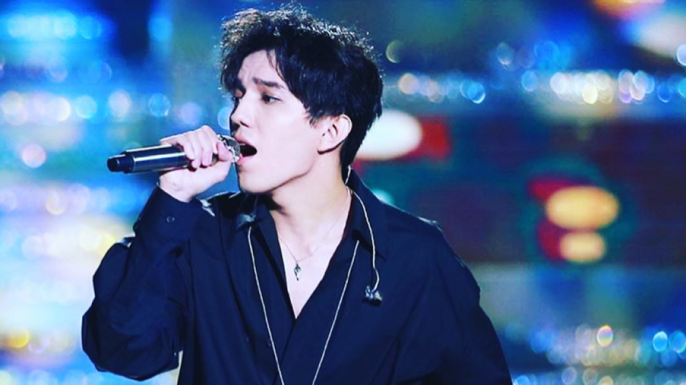 Димаш Кудайберген на сцене конкурса "Мисс Мира-2018". © instagram/kudaibergenov.dimash